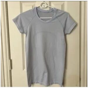 Lululemon Swiftly Tech Short-Sleeve Shirt 2.0, pale purple-size 4